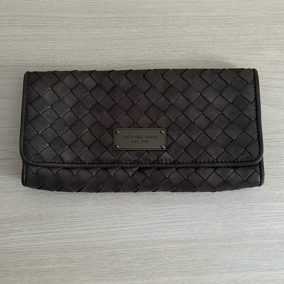 Michael Kors Gray Leather Woven Clutch EUC - Picture 1 of 7